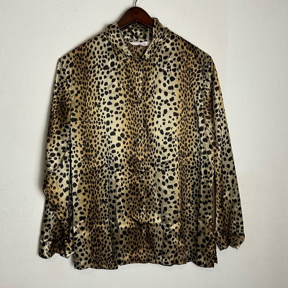 Storia Tops - Storia Leopard Print Shirt